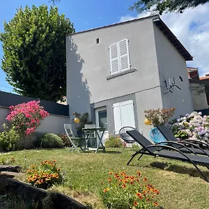  Hébergement de vacances Maison De à Deux Pas Des Volcans Et Du Centre De Clermont